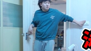 When my boyfriend is not at home, I secretly replace his bed with a swimming pool. What will happen 