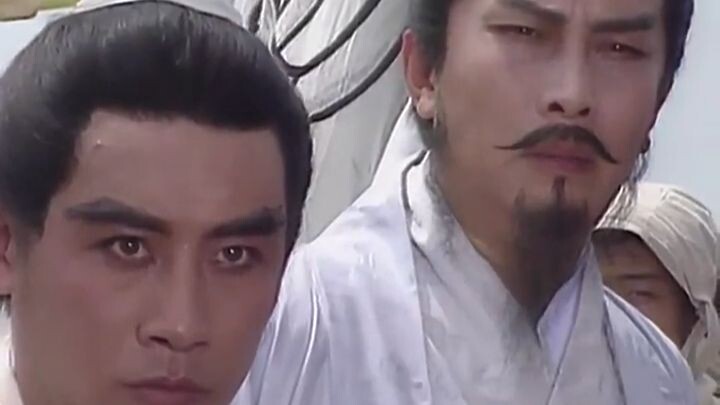 ลุงจ้าวหยุนของเจ้าสายตาลอยไปมา ไม่ใช่เพราะกลัว แต่กำลังมองหาขุนนางผู้มีตำแหน่งสูงที่สุดในสนามอยู่ต่า