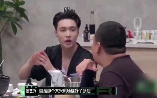 【Zhang Yixing】Sudah lama sejak terakhir kali aku mendengar Lay menyebut EXO, aku terharu!!! 200521