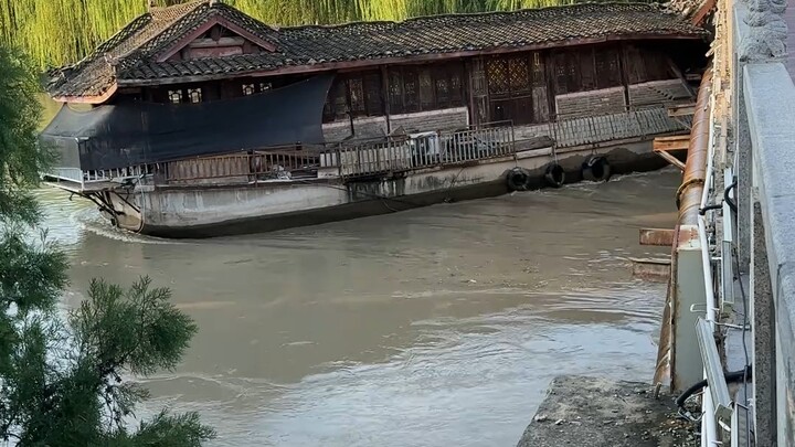 Cuối cùng đã hiểu câu người xưa nói “thuyền đến đầu cầu ắt sẽ thẳng” rồi [khóc]