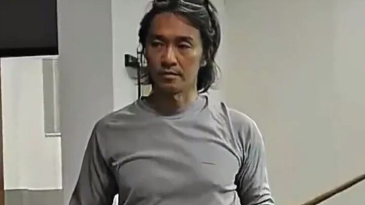 Netizen secara tak sengaja bertemu Stephen Chow di arena biliar; pada usia 60 tahun, Tuan Xing masih
