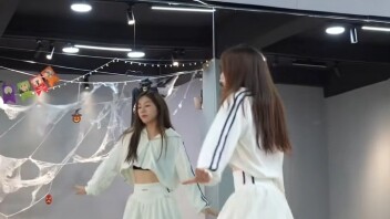 Douyin’s starry-eyed dancer, “More Jump More” by Hanari Minori — a personal favorite!