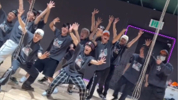 【WDBZ】Latest Team Uniform digidigidi gangganggang (feat. New Thing Dance Challenge)