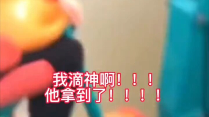 At that moment, the young guy felt like he had grasped the whole world!