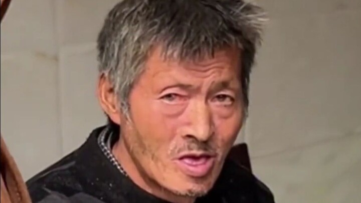 Under his younger brother’s roof, he leads a life even more hardship-stricken than that of outsiders