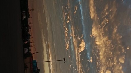 เมฆไฟที่ขอบฟ้า คือภาพสะท้อนความจริงใจในใจฉัน