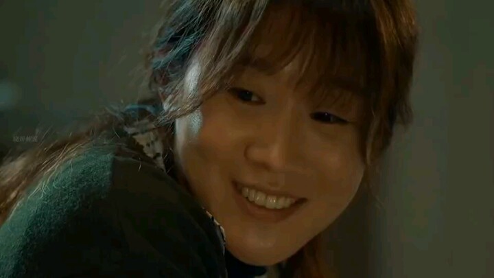 Di permukaan, wanita ini tampak seperti guru TK yang baik hati, tapi di balik itu semua, dia justru 