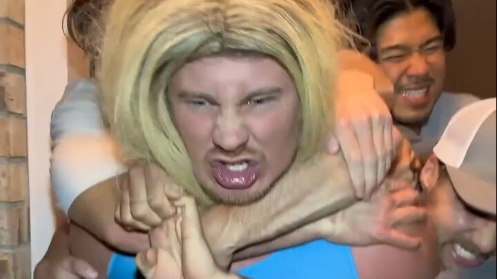 Saudara-saudari bertarung demi kursi baris depan...