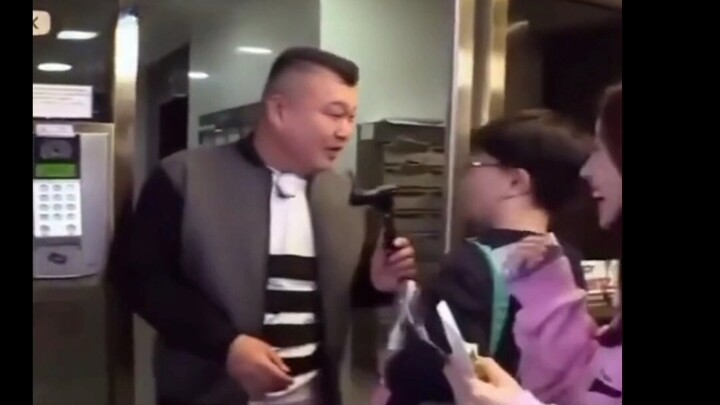 พอกลับบ้านแล้วเจอ TWICE นี่มันเหมือนกำลังแสดงให้ฉันดูอยู่เลยใช่ไหม?