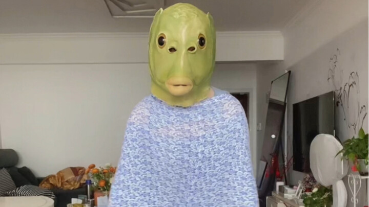 Nàng tiên cá nửa trên là cá, nửa dưới là chân