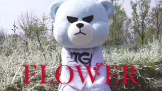 KRUNK - Kim Ji-soo's "Flower" Dance Challenge, He's at it again, this time outdoors