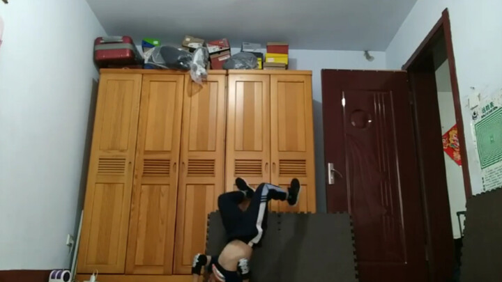 Vì đam mê nên kiên trì: Cậu bé này thực hiện combo động tác đỉnh quá!