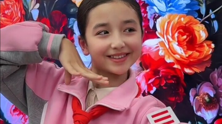 Năng khiếu vũ đạo của cô gái nhỏ đến từ Tân Cương thật sự không thể giấu được!