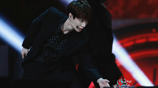 Zhang Yixing nhảy điệu nhảy này với thời gian chính xác