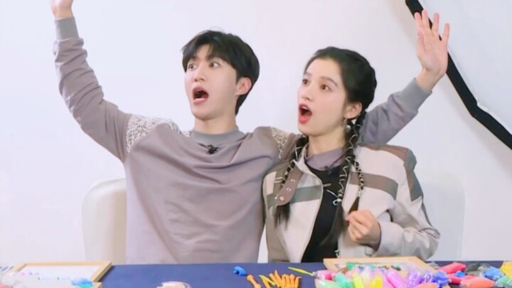 What a silly couple reminiscing about their first meeting! “My face turned red in an instant!” Their