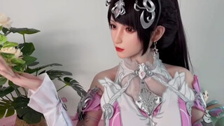 大型等身手办来cosplay小舞一下，还是有点小可爱的