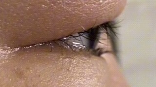 Penyesuaian mata yang ditakuti oleh semua penata rias di internet