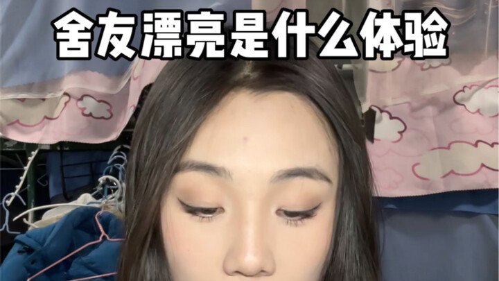 Banyak banget keuntungan punya teman sekamar yang cantik?!