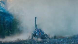 地底冒出一种恐怖的外星生物，人类竟连它们的鳞片也无法打穿