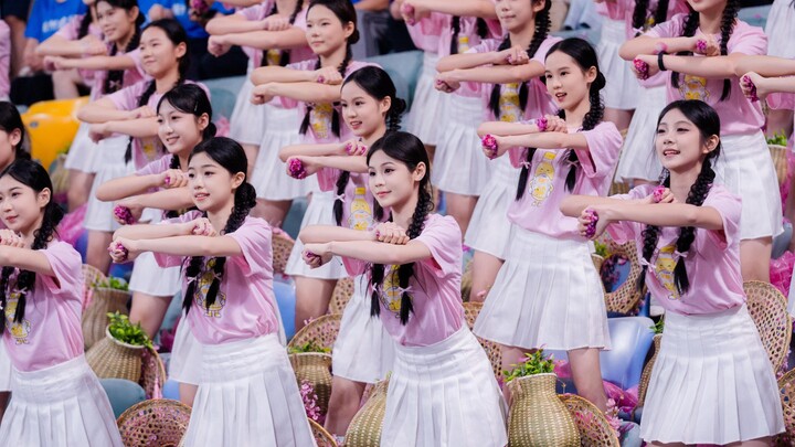 “Menapaki Ombak” ~ Tim Marching Band Meizhou ~ Liga Super Kanton ~ Hujan deras sekali, benar-benar m