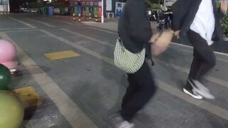 Như chúng ta đã biết, bạn không cần phải dùng miệng để nói chuyện giữa các tủ đồ.