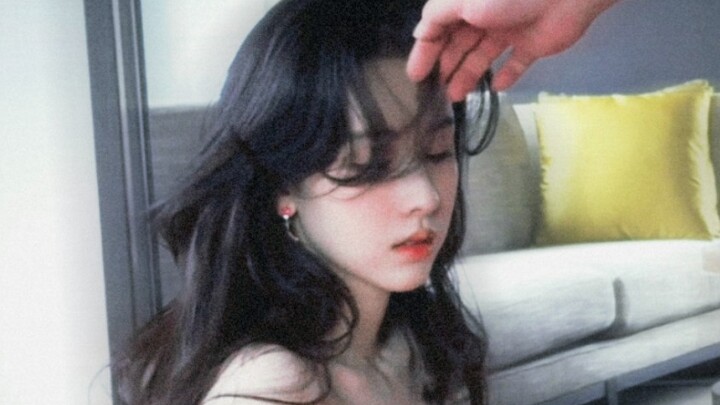 من يفهم؟ إنها حقًا مناسبة جدًا لدور الفتاة التي تُنتزع منها بالقوة!