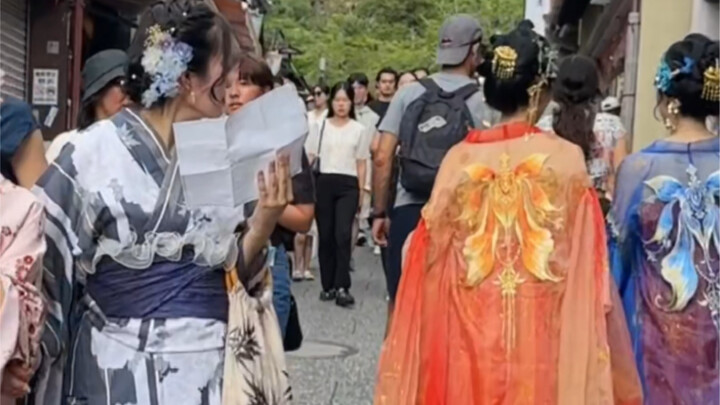 Bagaimana kalau kita melakukan ekspor budaya kita di Jepang, oke?