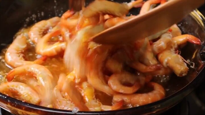 Cơm ăn kèm với tôm siêu ngon