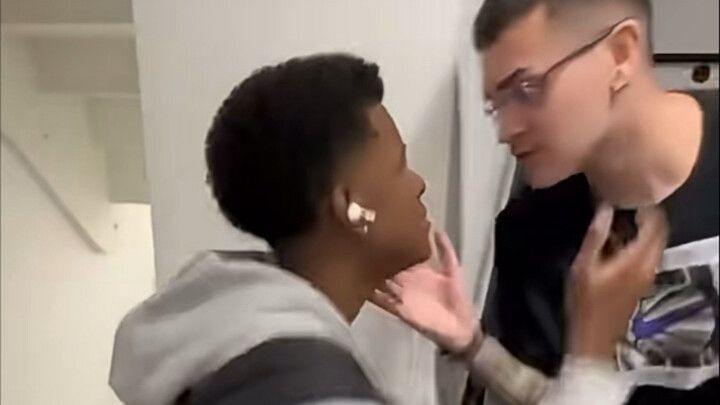 “Những tình huống khó đỡ, siêu trừu tượng ở nước ngoài” #31