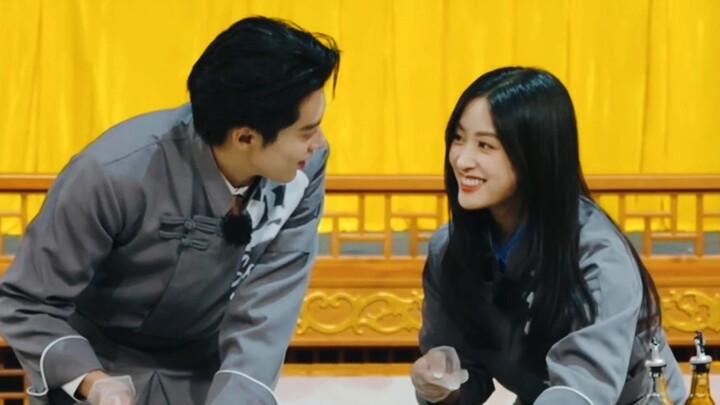 Cả hội đứng lên! Đệ Nguyệt đã gặp phụ huynh rồi, anh em cứ hò hét cổ vũ, lại còn cùng nhau quay về t