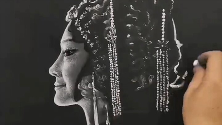 “Lukisan kapur guru sekolah menengah Lin Jinyong begitu memesona—netizen menyebutnya tangan yang dic