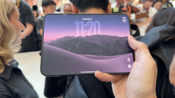 iPhone Duo: รีวิวใช้งาน iPhone พับได้ – การควบคุมรอยพับสุดยอด + หน้าจอผิวสัมผัสระดับนาโน