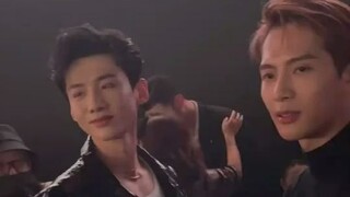 وونغ جيا إر وبَاي جينغ تينغ هما ملكا التواصل الاجتماعي والرهاب الاجتماعي! بَاي جينغ تينغ: شكرًا شكرً