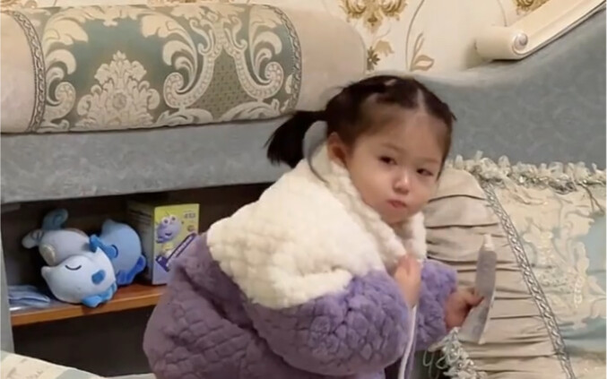 Here’s the follow-up to Xiaoyuan sneaking Qin Yi’s snacks 😘 The ending is unexpected!