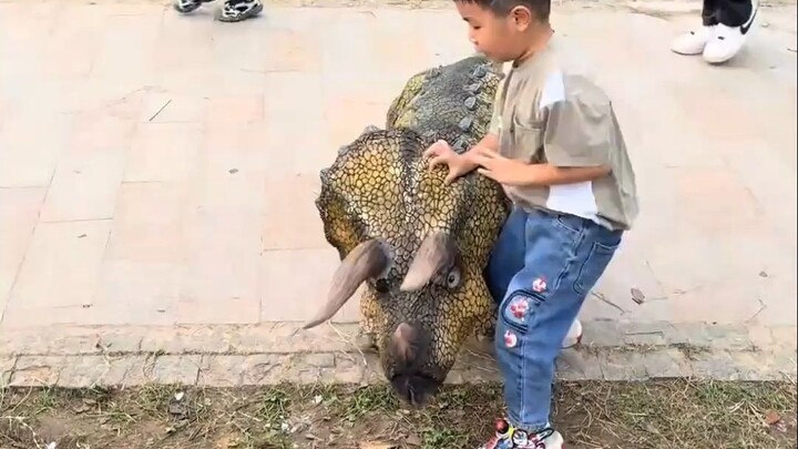 Dinosaurus ini hidup kembali?