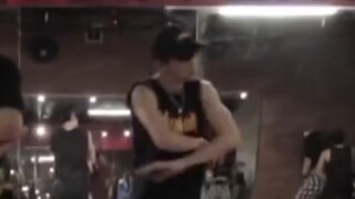 【徐明浩】我猜你肯定没见过，小八跳舞真的很赏心悦目(170507 红房子 明浩focus)