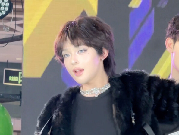 是谁期待的trouble maker！04男大学生路演《trouble maker》泫雅位