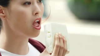 日本沙雕广告：今天，你吃豆腐了吗？