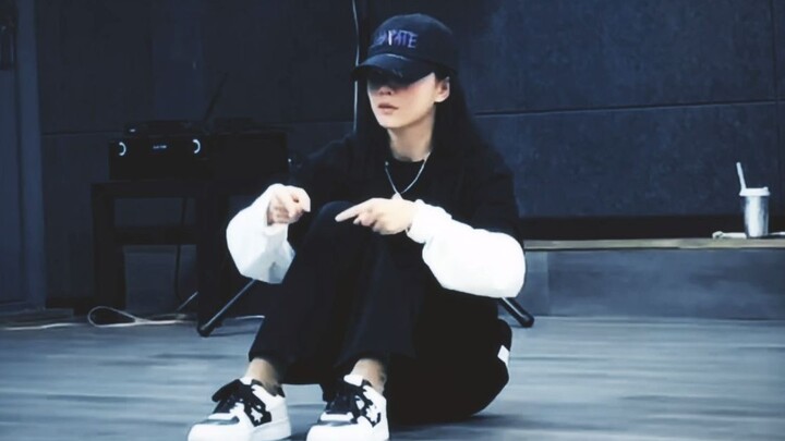 【Xu Mengjie】Little Rainbow sits and dances hiphop | Today's dance practice clip