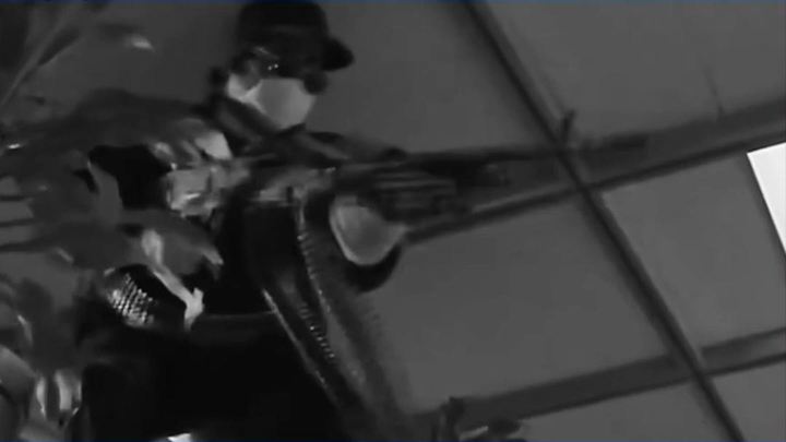 Quá tàn nhẫn! Người đàn ông mang súng xông vào tòa án, giết ba thẩm phán – động cơ phía sau khiến ng