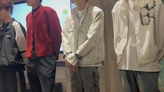 “当你的好兄弟给你点了8个男模时”