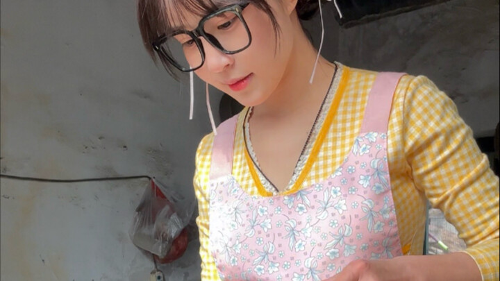 Come to Shandong for the New Year, hahaha! Let me fry some tofu pockets for you to try!