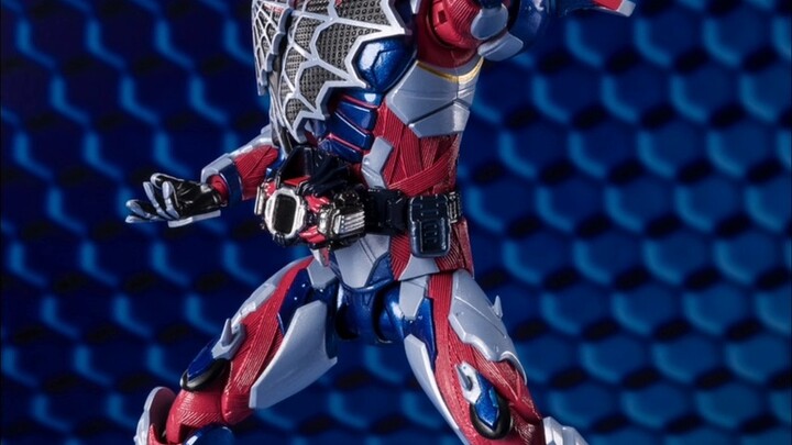 Kamen Rider SHF và tác phẩm điêu khắc xương thật sẽ được phát hành vào tháng 7-tháng 8