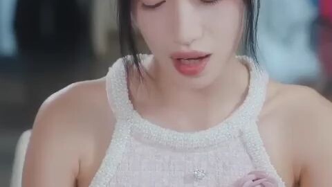 Diusia 18 saat keluargannya ,CEO menyelamatkannya dan memanjakan bak harta