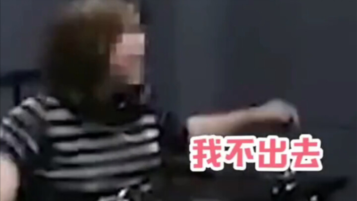 Kamu adalah orang pertama yang pernah kulihat duduk di kursi penyesalan tapi malah tidak menyesal da