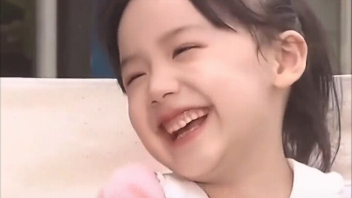 This little girl makes Takuya Kimura blush—she’s just too cute!