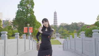 The first time I took my junior sister to wear cheongsam and high heels 🌸Peach blossom cheongsam flu