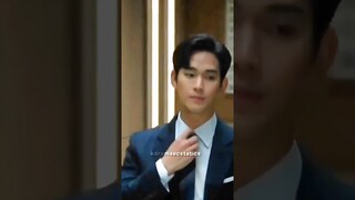 He's so fine 🥰❤️‍🔥 Queen of tears korean drama #shorts #kdrama #kimsoohyun #kimjiwon #ytshorts