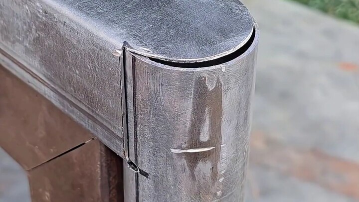 Mari kita lihat teknik pemotongan baja dari tangan terampil sang master!