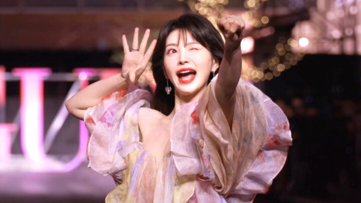 This must be the lethal charm of a top-tier sweet girl!!! She’s just *so* full of energy!